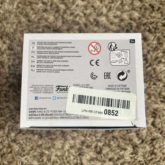 Funko Pop! Pokémon #455 – Charmander (Silver Metallic) – New in Box - Picture 6 of 6